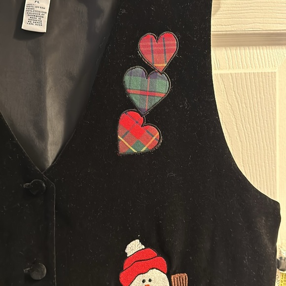 Women’s Black Velvet Vest NWT With
Beautiful Christmas Appliqués Size PL - Picture 4 of 9